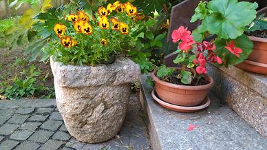 Antico mortaio in pietra.