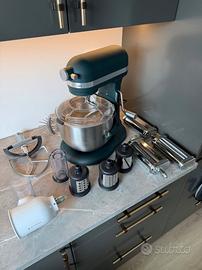 KitchenAid Artisan 5KSM70SHXE con vari accessori