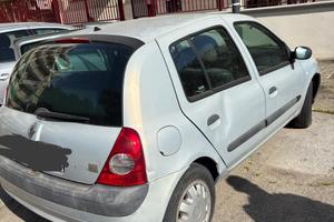 Renault clio anno 2004 1.2 benzina