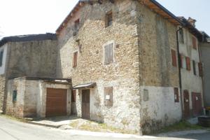 Casa da ristrutturare in sasso
