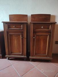 Coppia di comodini vintage in legno