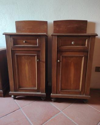 Coppia di comodini vintage in legno