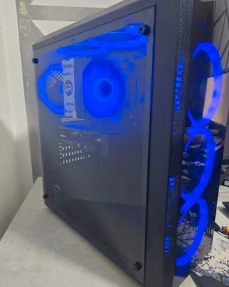 PC Gaming RTX 5060 Ti + Ryzen 7, pari al nuovo!