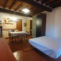 Ampio monolocale arredato