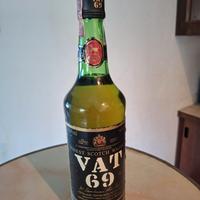 Bottiglia vintage Vat 69 Finest Scotch Whisky (II)