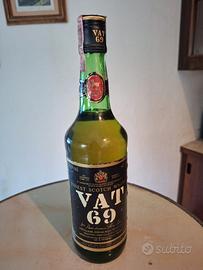 Bottiglia vintage Vat 69 Finest Scotch Whisky (II)