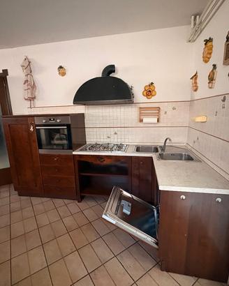 Cucina angolare legno noce con elettrodomestici 