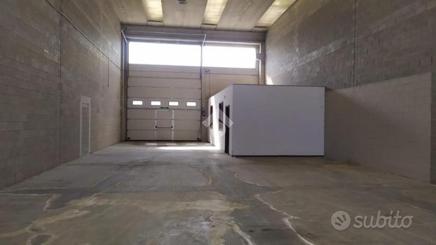 MAGAZZINO A SAN PONSO