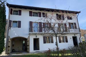 AMPIA CASA INDIPENDENTE BIFAMILIARE PLURICAMERE