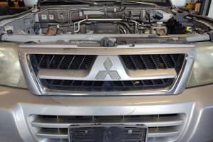 Griglia anteriore MITSUBISHI PAJERO del 2005