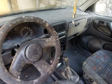 Volkswagen Polo targata BA anno 1999 benzina 1.2