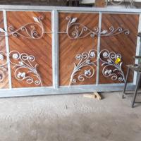 Cancello in ferro zincato e legno