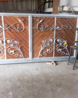 Cancello in ferro zincato e legno