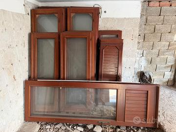 Infissi in legno Douglas in buono stato– 22 pezzi