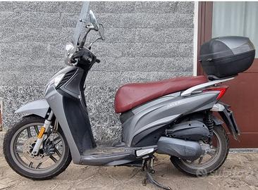 KYMCO People One 125.