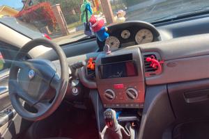 Lancia ypsilon 1.2 16 v