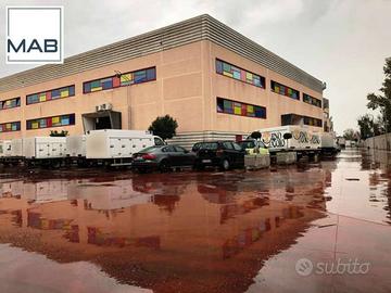 Immobile di 1850 m² con 4 locali e posto auto a Ca