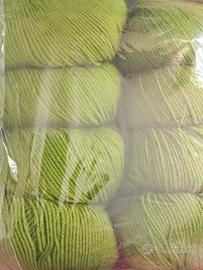 10 gomitoli di filato di lana