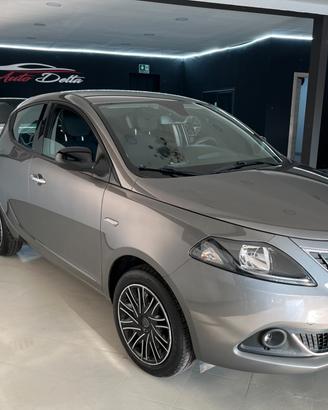 Lancia Ypsilon 1.0 FireFly 5 porte S&S Hybrid Albe