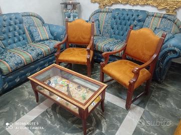 2 Divani  + 2 poltroncine + 1 tavolinetto da salot