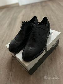 Scarpe stringate in pelle nera NUOVE