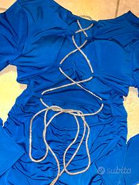 Abito con schiena scoperta e laccio diamantini