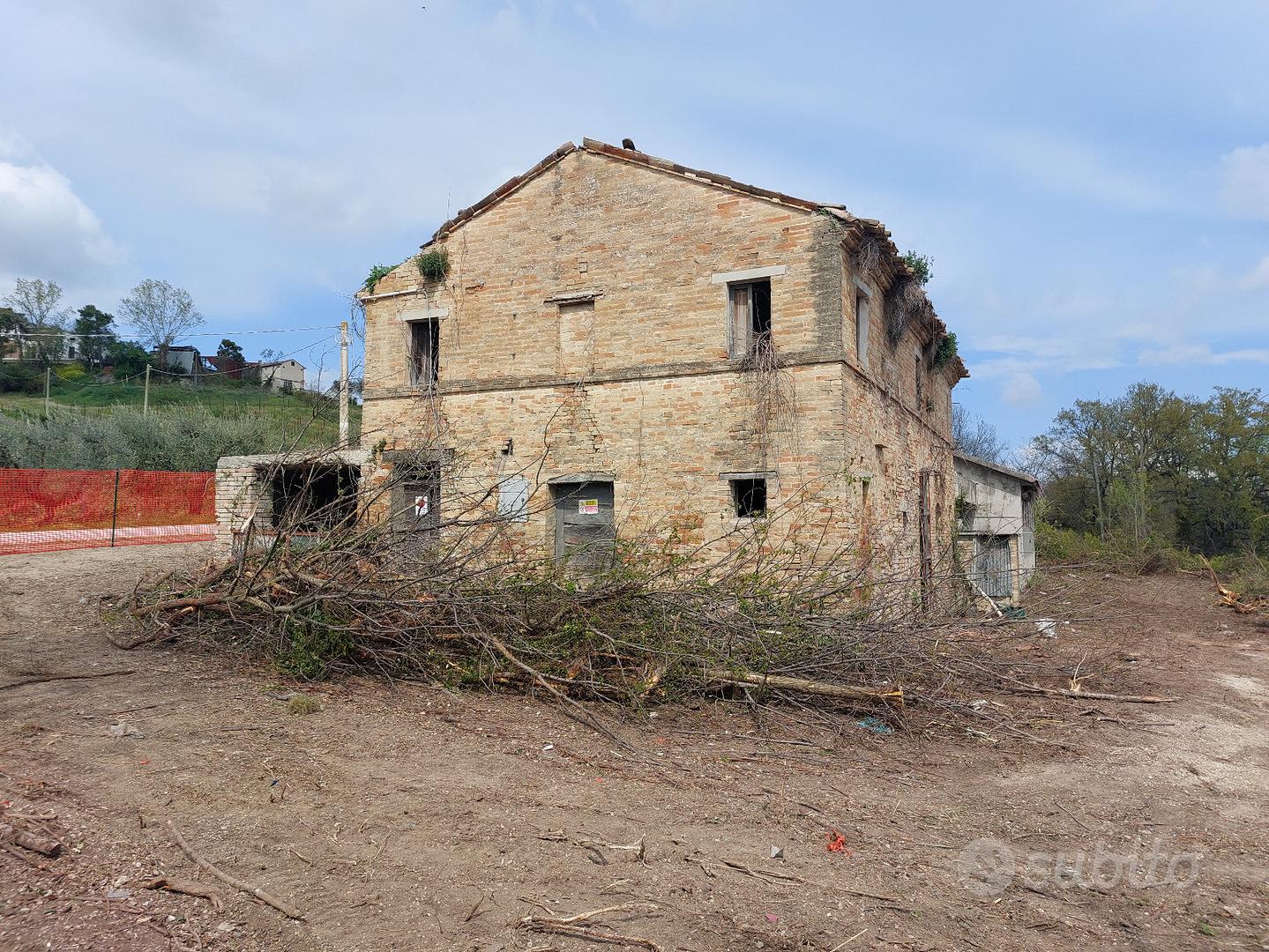 Casa Colonica con Capannone e Terreno - View 6