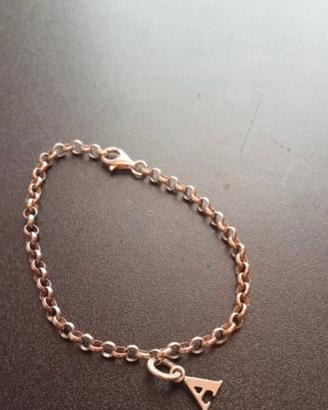 Bracciale con lettera A a catenella.