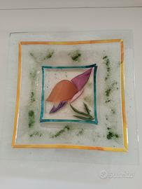 Piatto in vetro con farfalla, lavorato a mano 