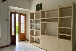CASA SEMINDIPENDENTE A STRONA