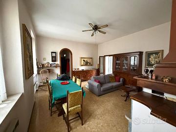 Appartamento di 135 m² con 3 locali a Comabbio