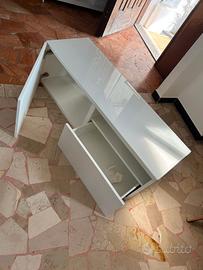 mobile Ikea bianco
