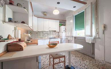 VILLA BIFAMILIARE, DUE APPARTAMENTI CON INGRESSI I