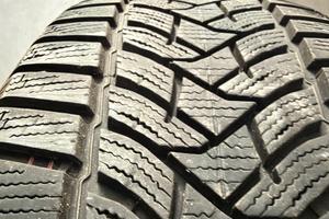 DUNLOP WINTER SPORT 215 55 17 98V