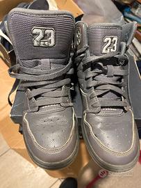 Scarpe Nike Jordan grigie numero 38,5