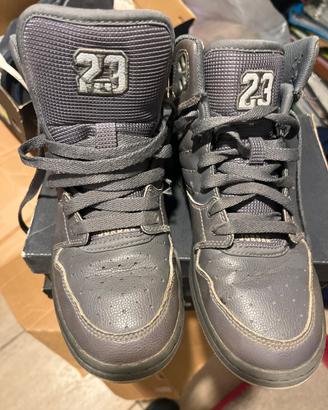 Scarpe Nike Jordan grigie numero 38,5