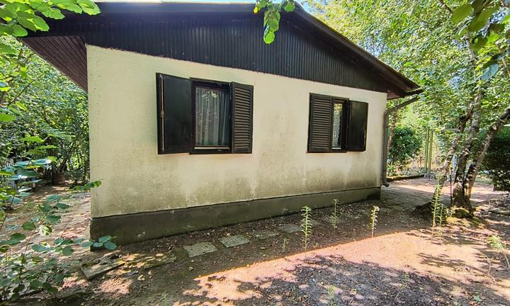 Graziosa cascina con terreno circostante