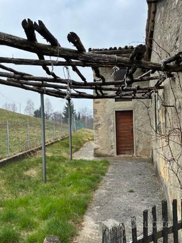Rustico / Casale di 107 m² con 2 locali a Cene - Altro