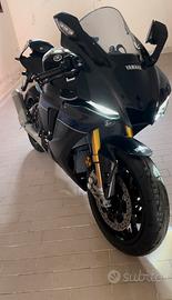 Yamaha r1 m