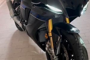 Yamaha r1 m