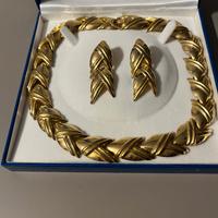Set collana e orecchini in metallo dorato