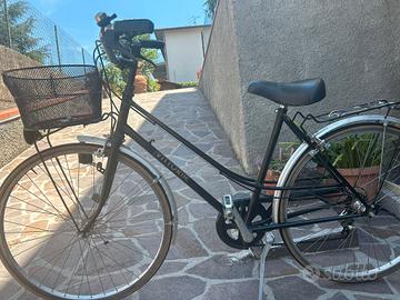 Bicicletta City Bike Vittoria con cambio Shimano