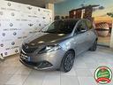 lancia-ypsilon-1-0-hybrid-gold-car-play-led