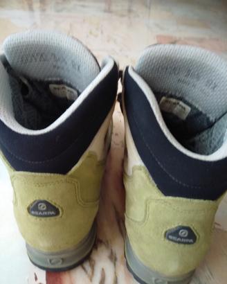 Scarponi marca "SCARPA"