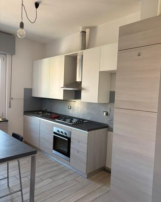 Cucina Scavolini con tavolo