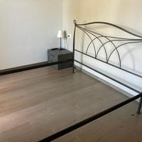 Letto matrimoniale in ferro battuto con rete