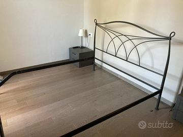 Letto matrimoniale in ferro battuto con rete