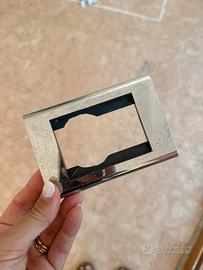 Placce Biticino in metallo e pulsanti neri