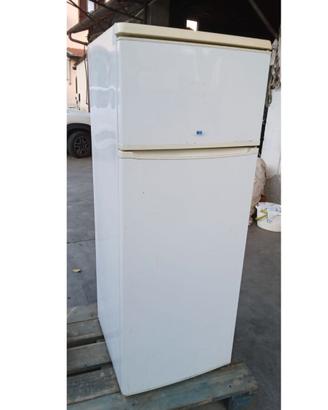 FRIGO CON CONGELATORE