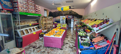 Negozio di frutta e verdura in vendita